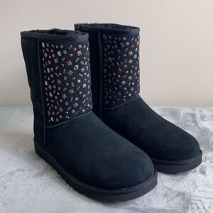 UGG CLASSIC Short Stud II